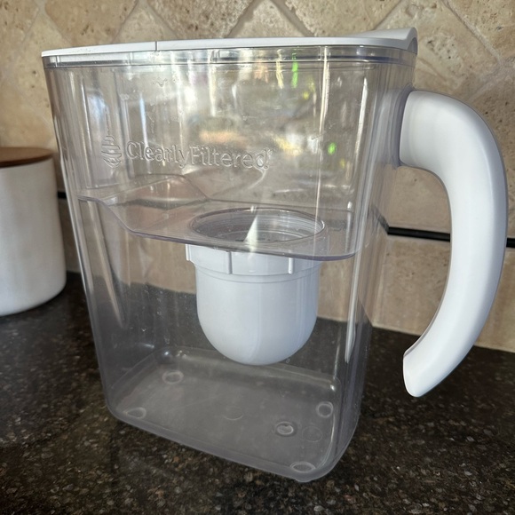 Clearly Filtered Water Pitcher + 2 NWT Filters - Picture 6 of 7